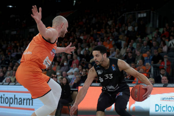 台上占有一 台上占有一